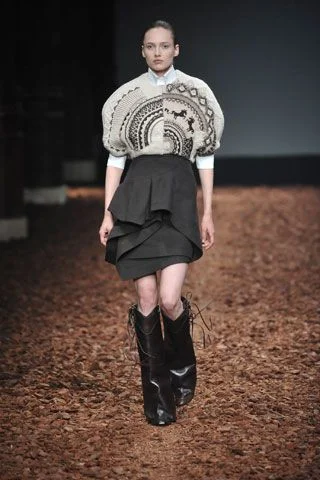Look 16